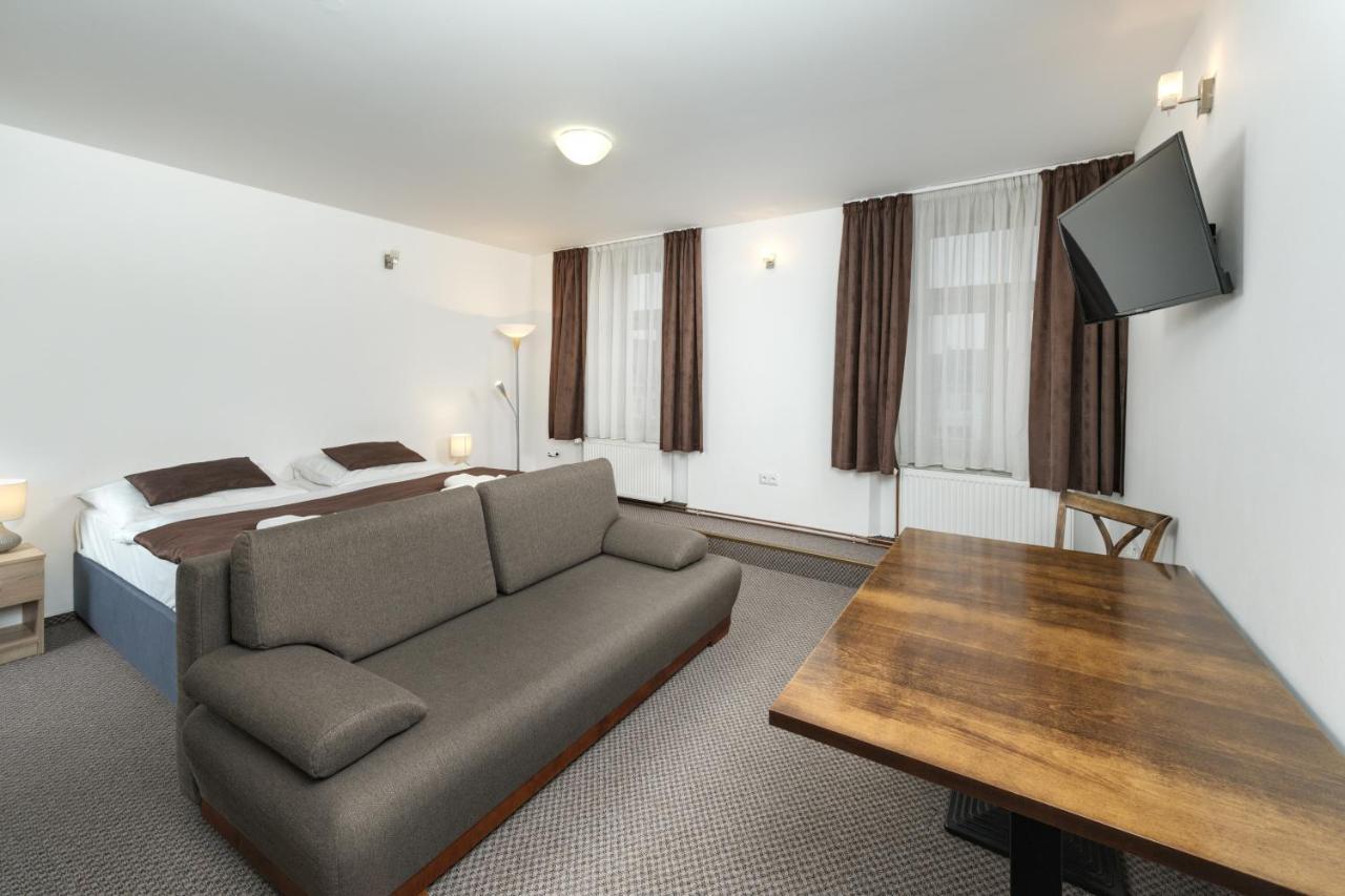 Hotel Na Stare Poste イレムニツェ エクステリア 写真
